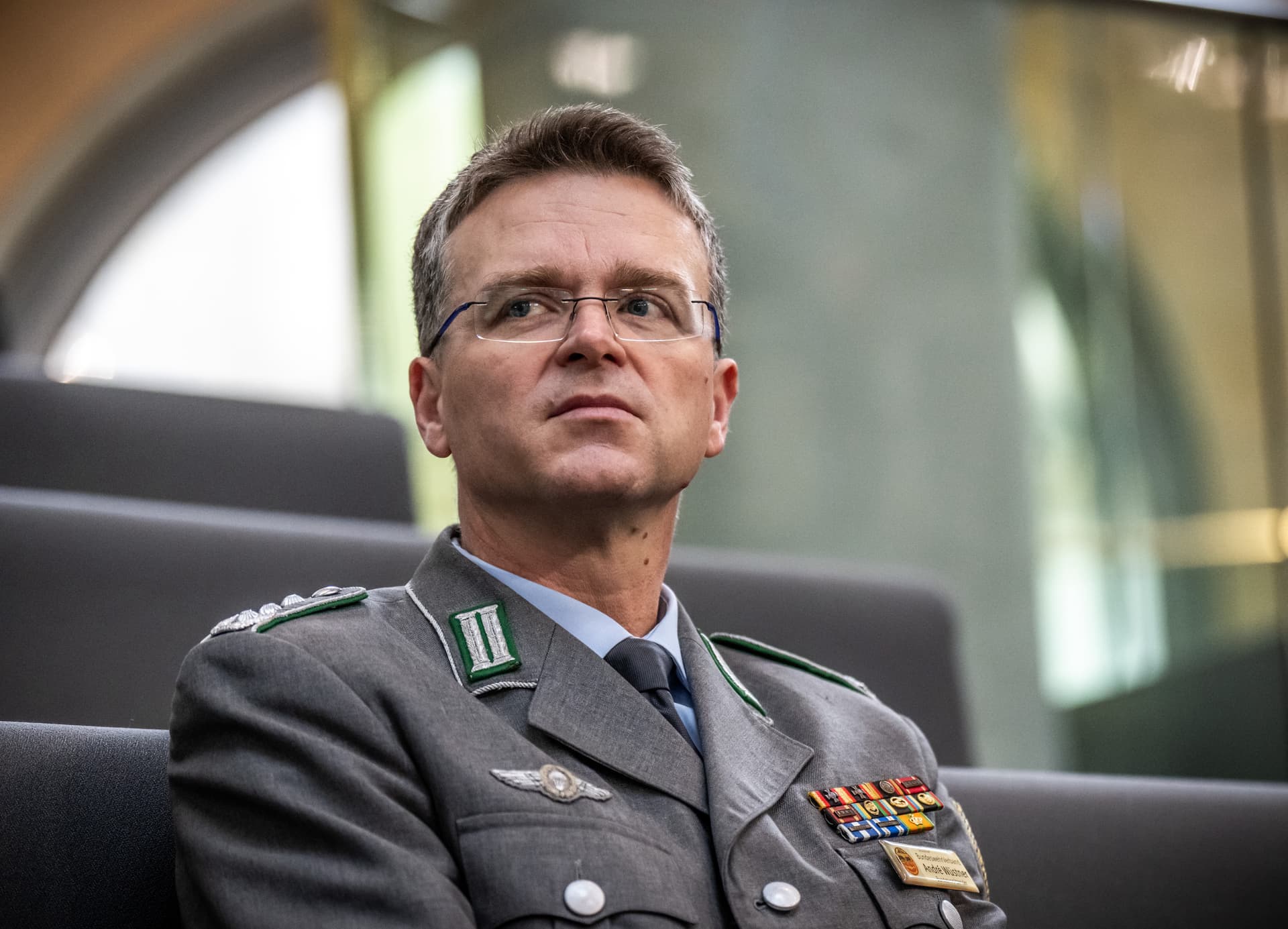 Bundeswehr-Oberst klagt in der ARD: 100 Milliarden Euro Sondervermögen – es hat nichts verbessert!