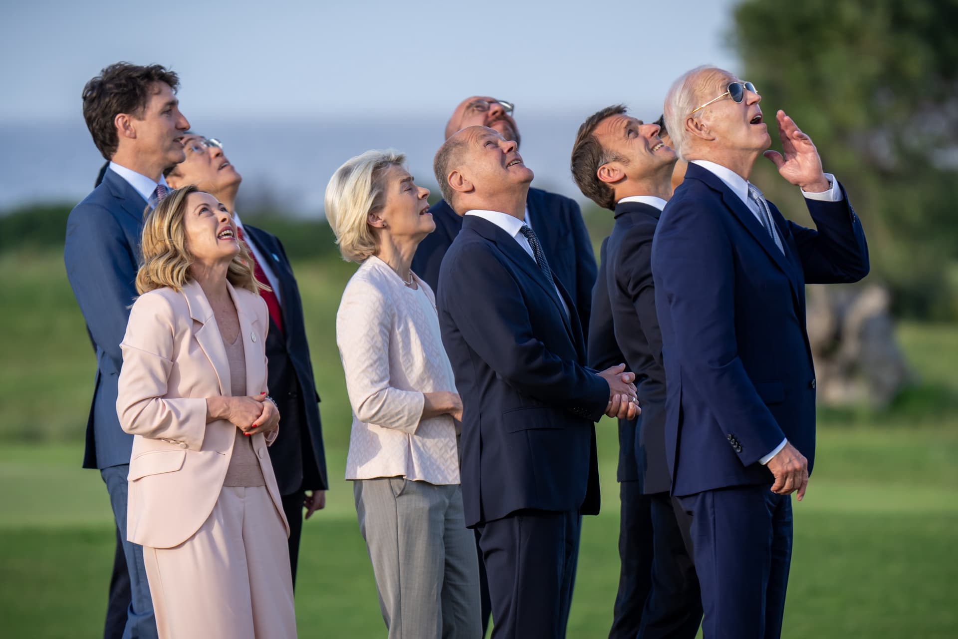 Kurioses Video: Joe Biden spaziert verwirrt auf G7-Treffen