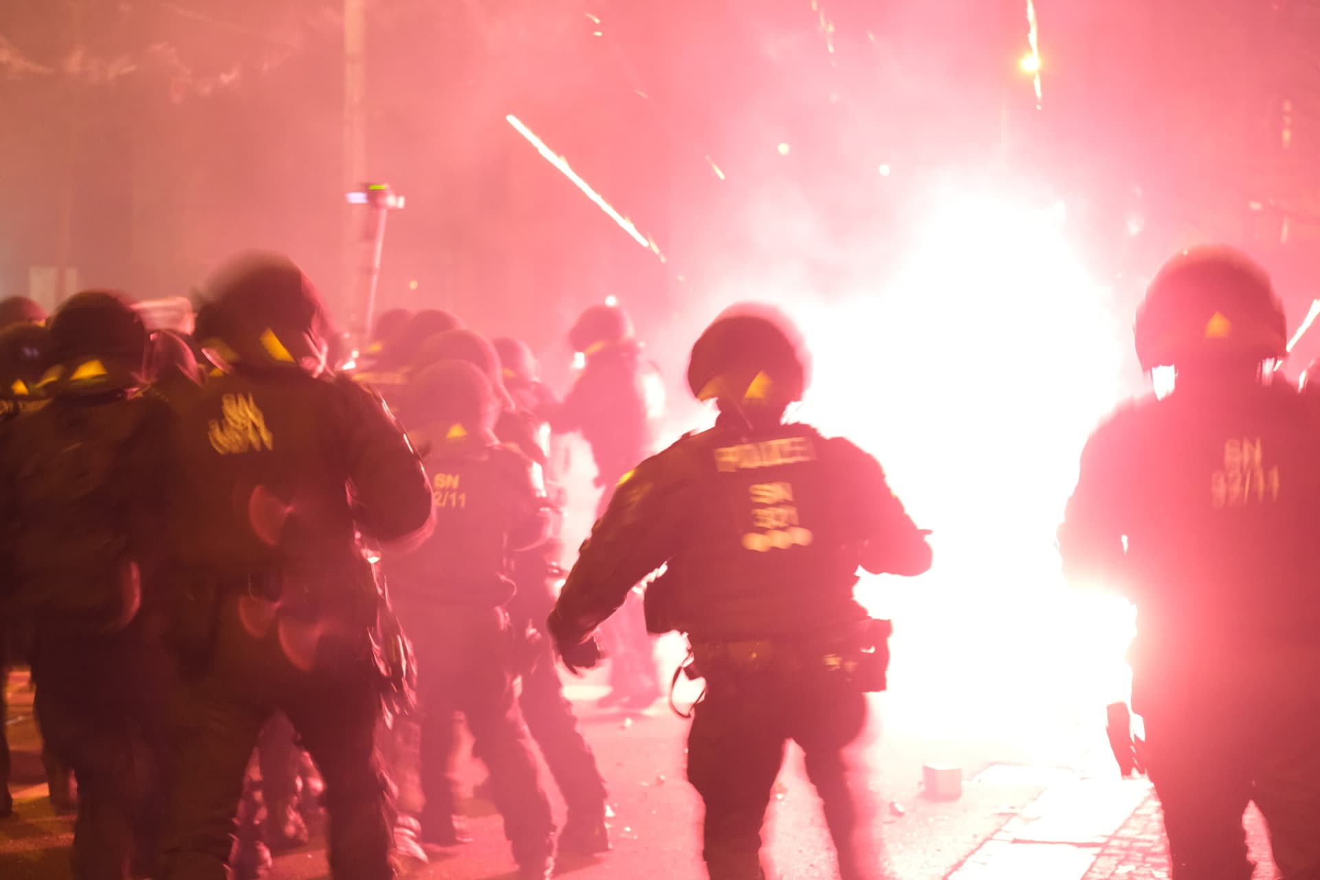 Linke Randale statt friedlicher Silvester-Party! 390 Festnahmen in Berlin +++ Chaoten attackieren Polizei in München +++ Ausschreitungen in Leipzig +++