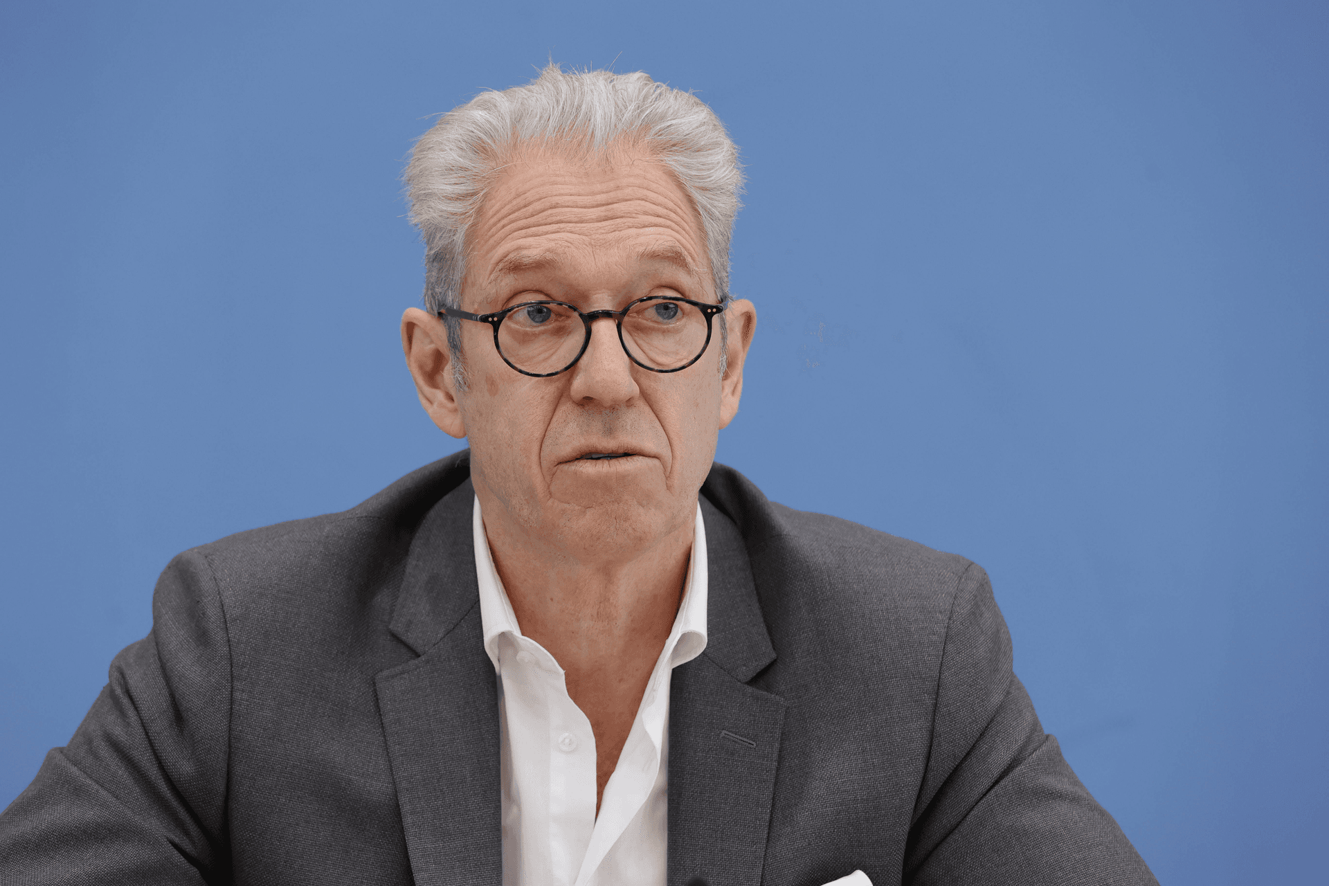 Chef der Kassenärztlichen Vereinigung rechnet ab: „Rund die Hälfte der Bürgergeldempfänger hat keinen deutschen Pass und sofort Zugang zu Sozial- und Gesundheitssystemen."