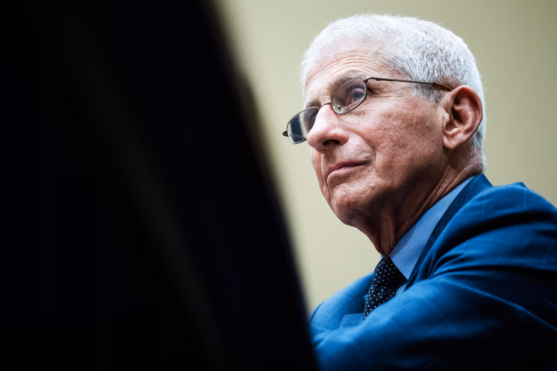 Früherer US-Chefvirologe Fauci soll Wuhan-Forschung finanziert haben, aus der Covid entstand