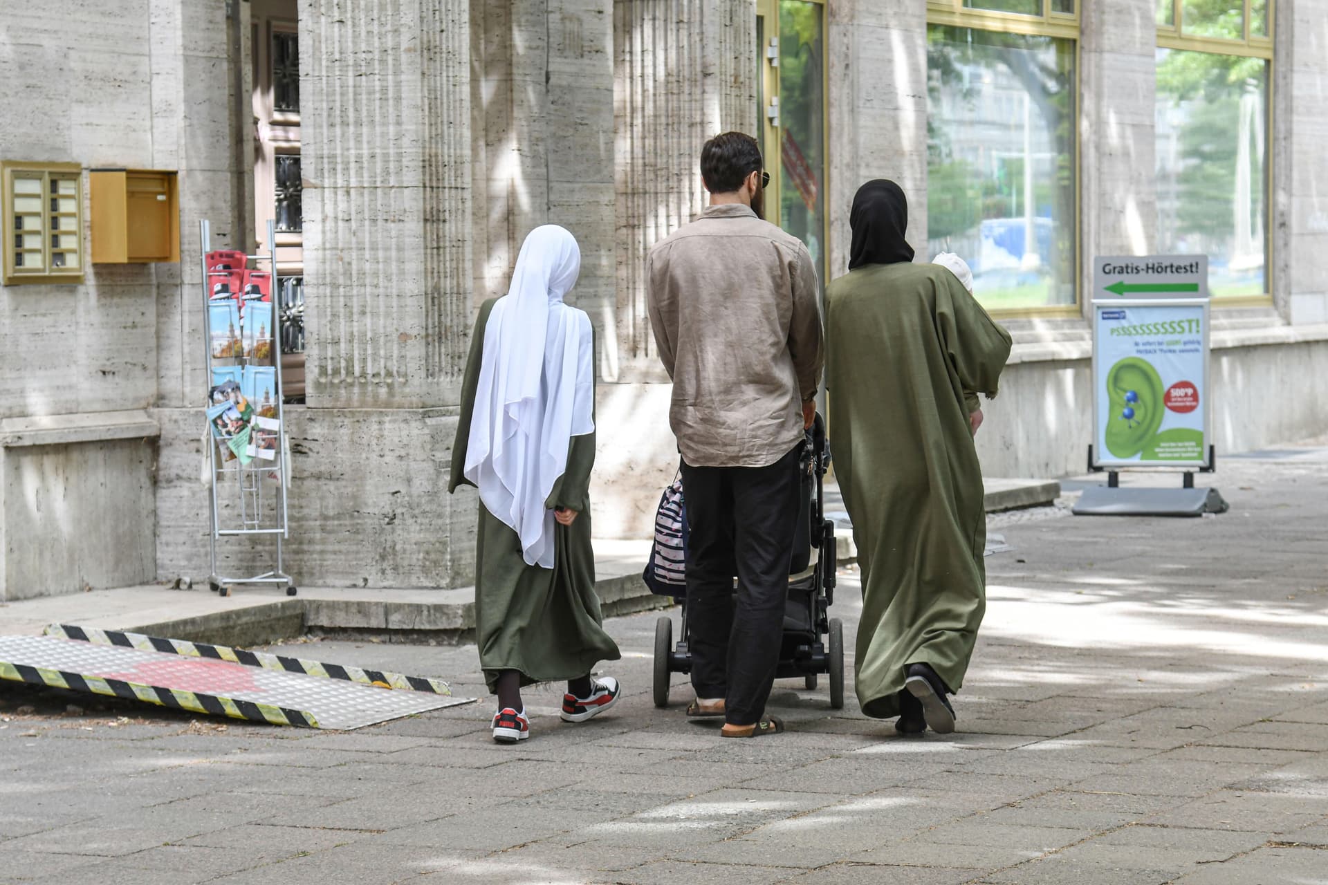 Schon 2026 könnten 1 Million Syrer, Iraker und Afghanen den deutschen Pass beantragen