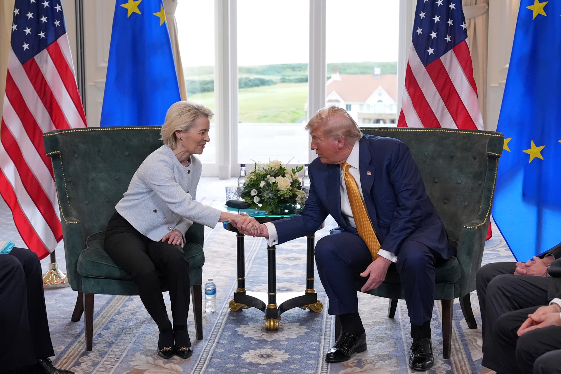 15 statt 30 Prozent auf Exporte in die USA: EU schließt Zolldeal mit Trump