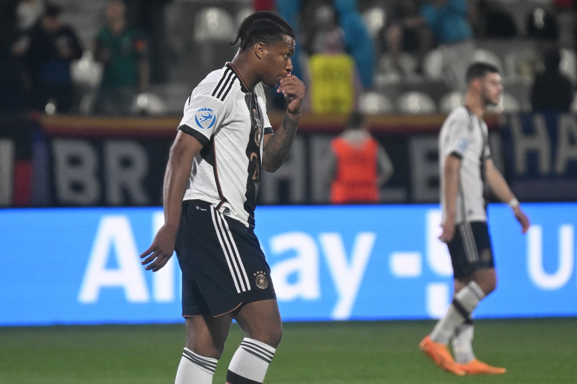 DFB-Spieler Moukoko und Ngankam nach verschossenen Elfmetern rassistisch beleidigt
