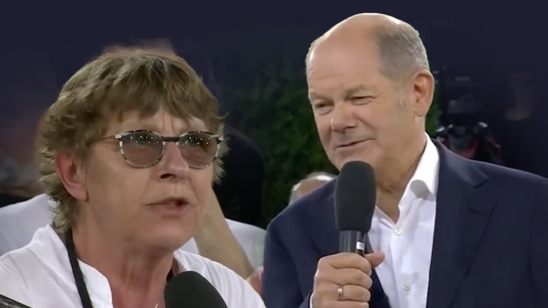 Respekt-Kanzler Scholz verhöhnt Rentnerin: „Gut, dass Sie so fleißig sind!“