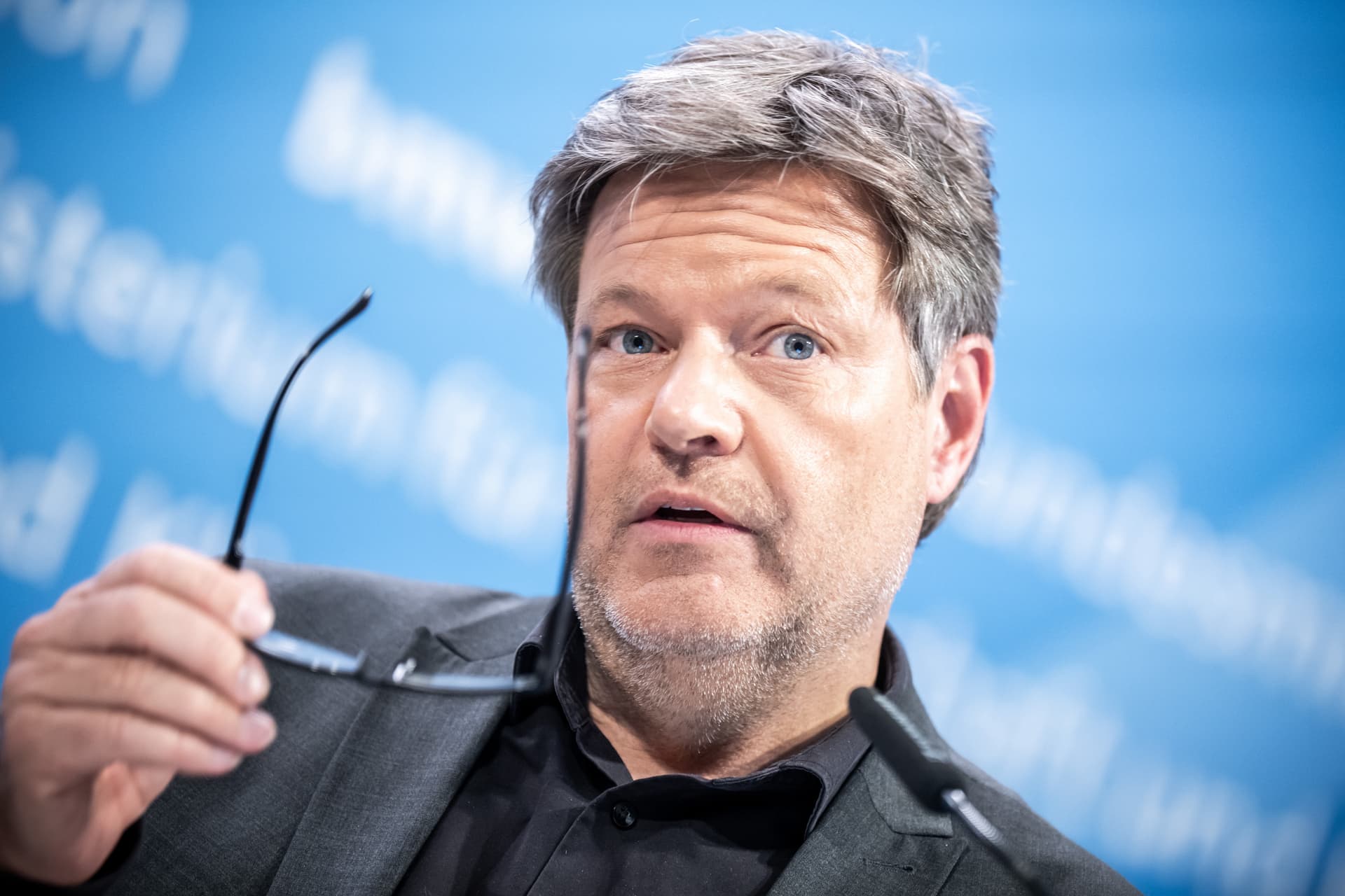 Habeck gibt am meisten aus! Ampel-Ministerien zahlen 30 Millionen für externe Juristen