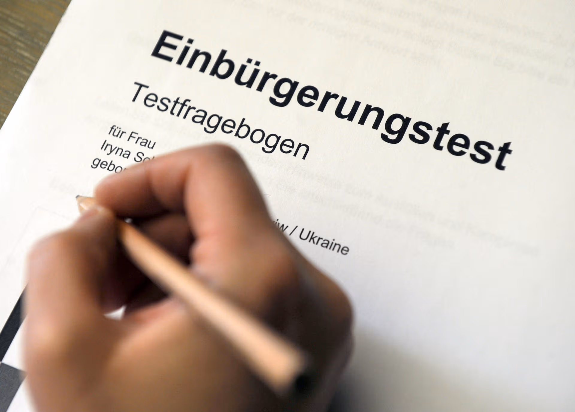Bis zu 6000 Euro pro Prüfung: Großangelegter Betrug bei Deutsch- und Einbürgerungstests