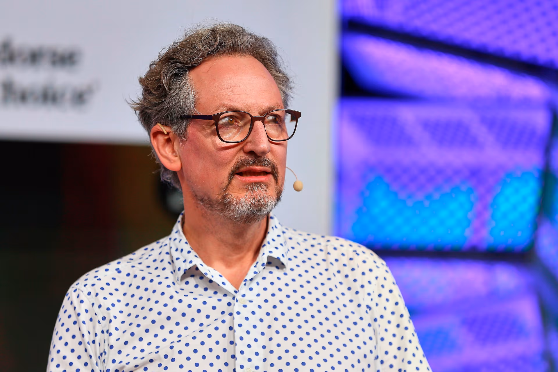 „Du schreibst zum Beispiel auch mehr Hassmails bei Hitze“: Moderator Eckart von Hirschhausen drückt der WM seine Klima-Agenda auf