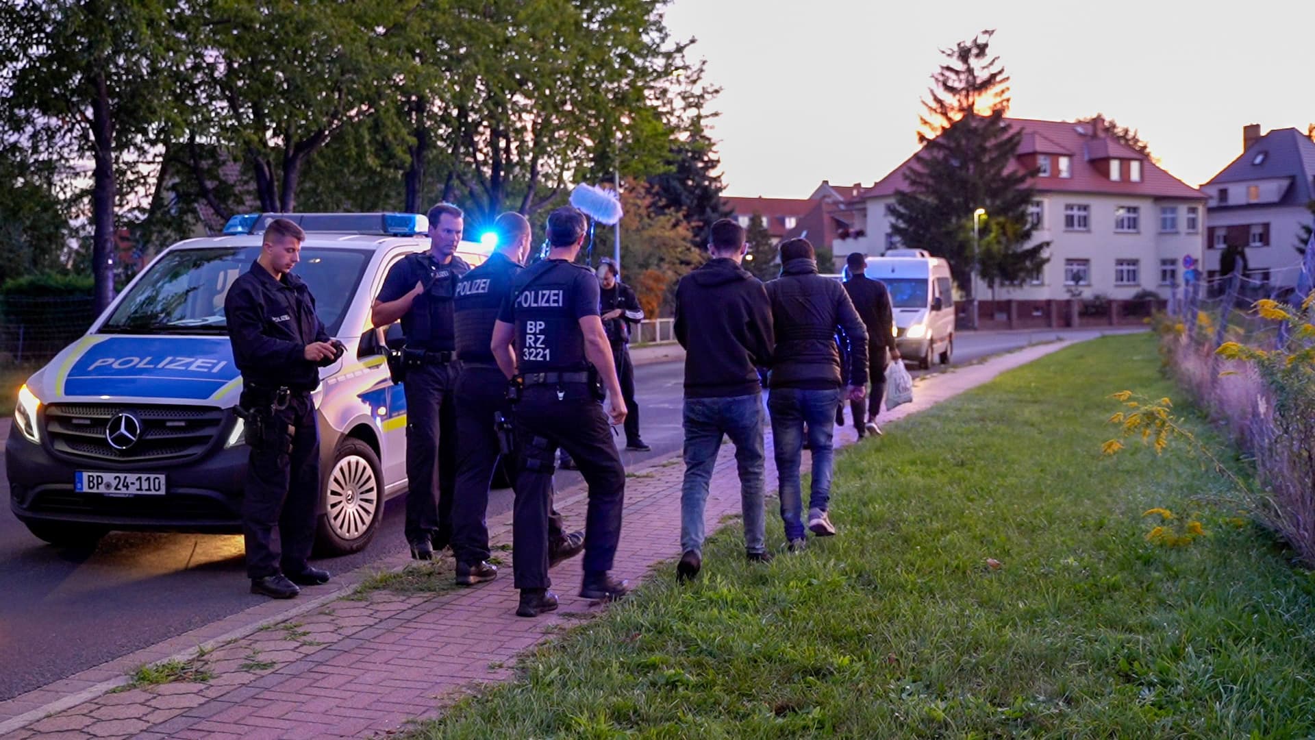 Trotz Grenzkontrollen: Zahl der Asylanträge auf Rekordhoch!