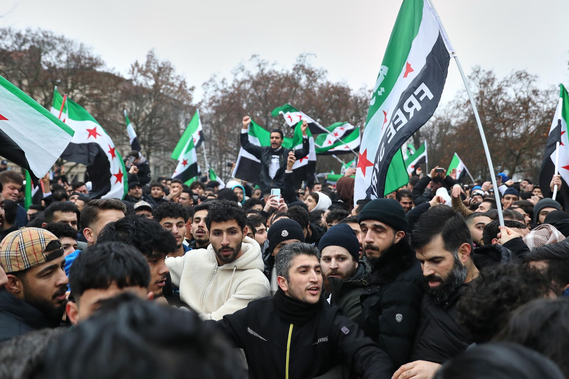 Nach dem Sieg der Islamisten: Syrer in Deutschland feiern Sturz von Assad
