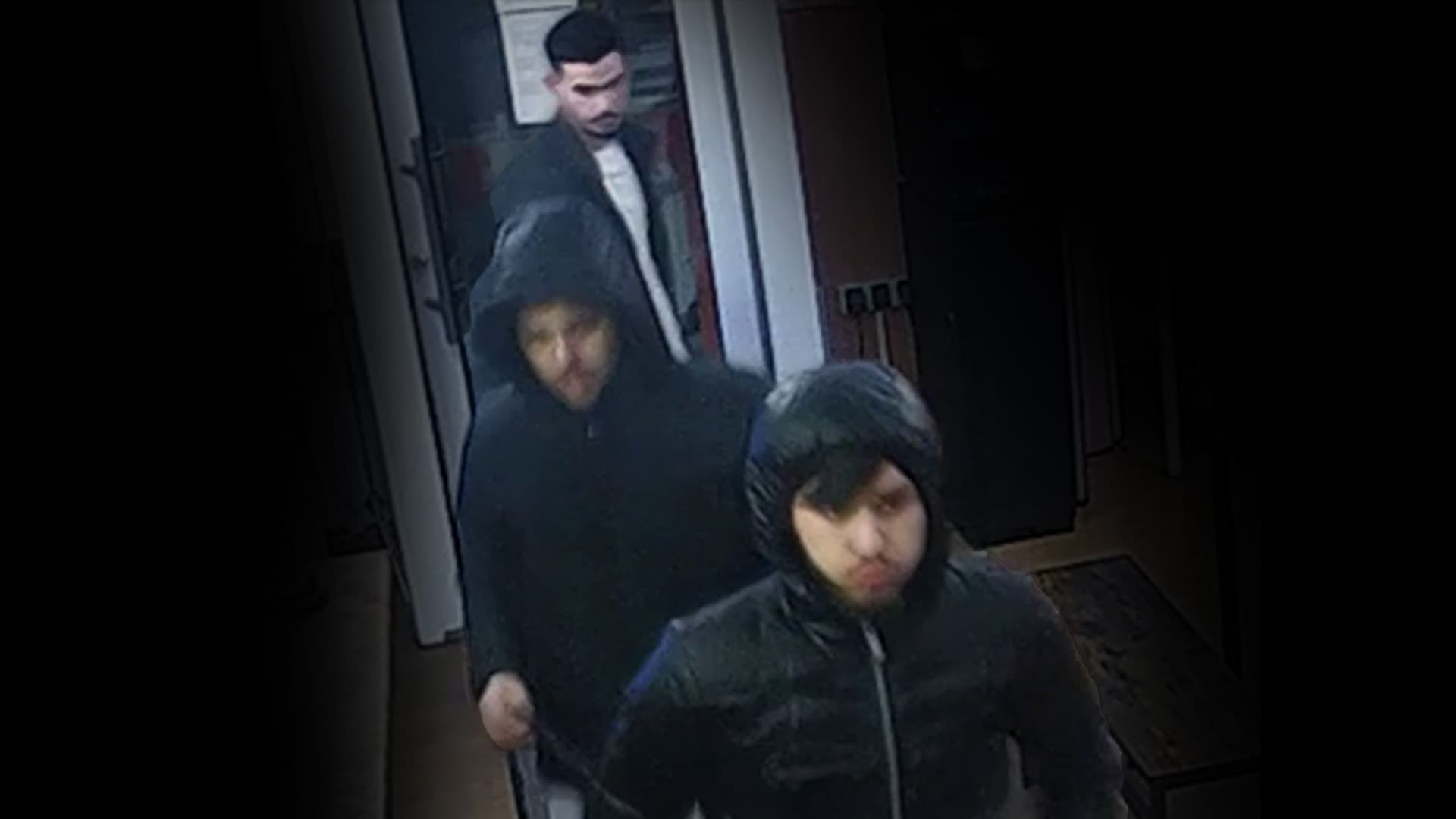 Fahndung nach 264 Tagen: Trio attackiert 65-Jährigen im Treppenhaus