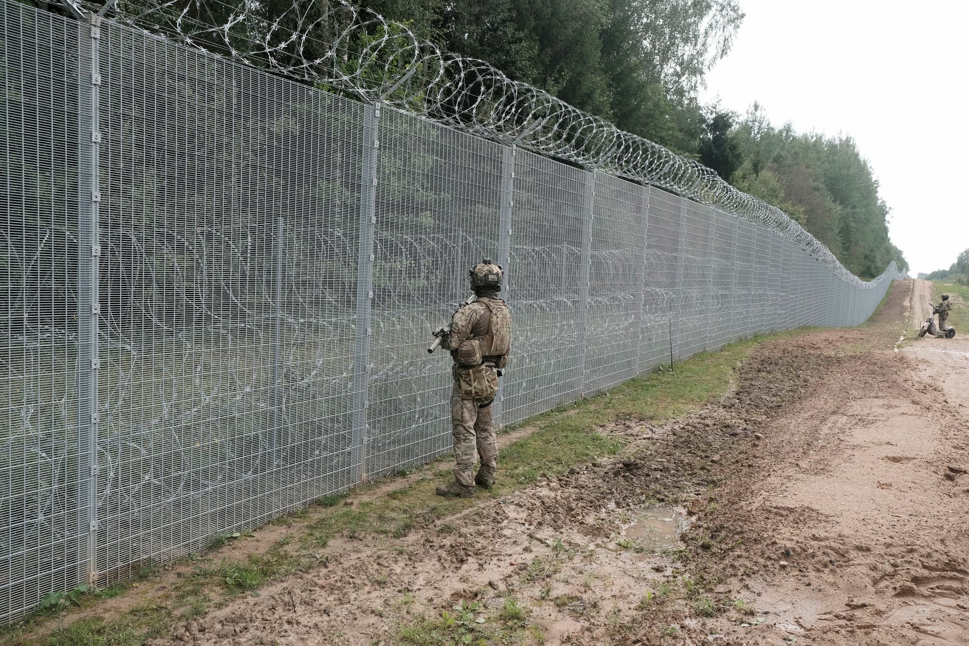 So geht Grenzschutz: Polen baut Hightech-Zaun an Grenzfluss zu Belarus
