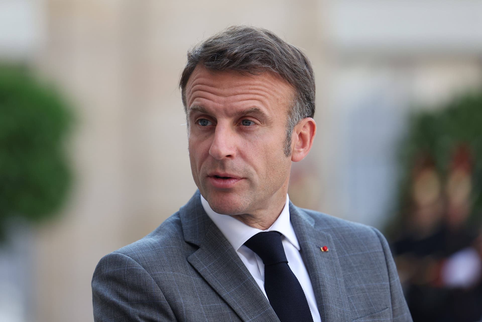 Nach Rechtsruck in Frankreich: Macron warnt vor „Bürgerkrieg"