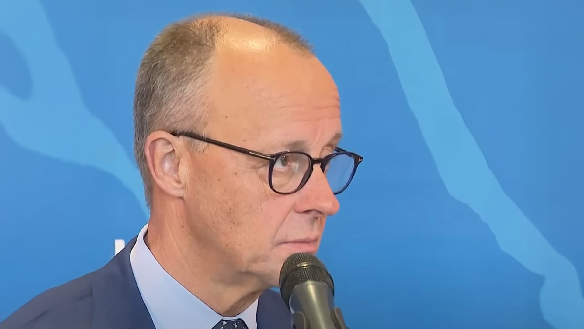 Merz auf Pressekonferenz: „Wir sind die Brandmauer”