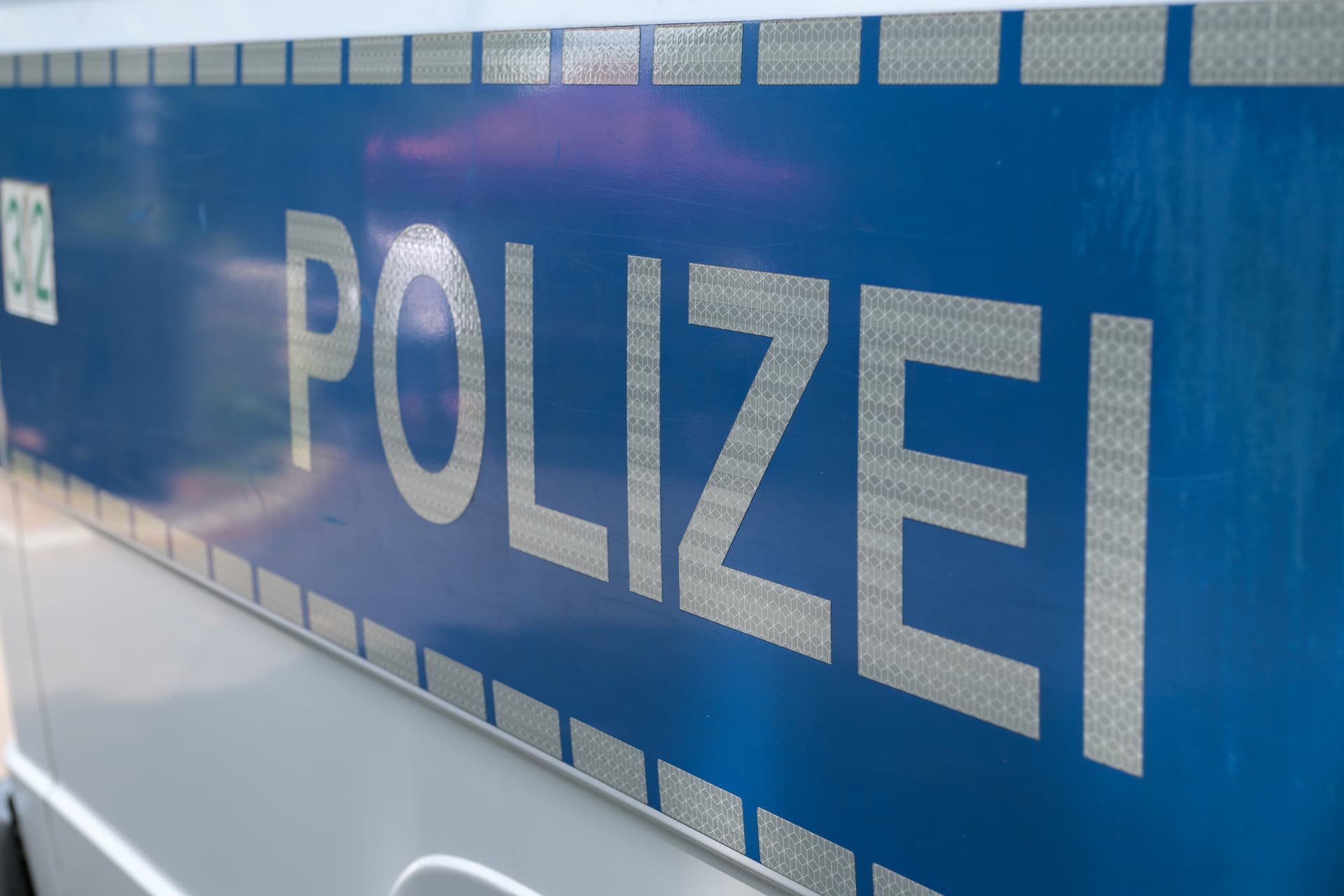 Berlin: Frau stirbt nach Stichverletzung im Treppenhaus