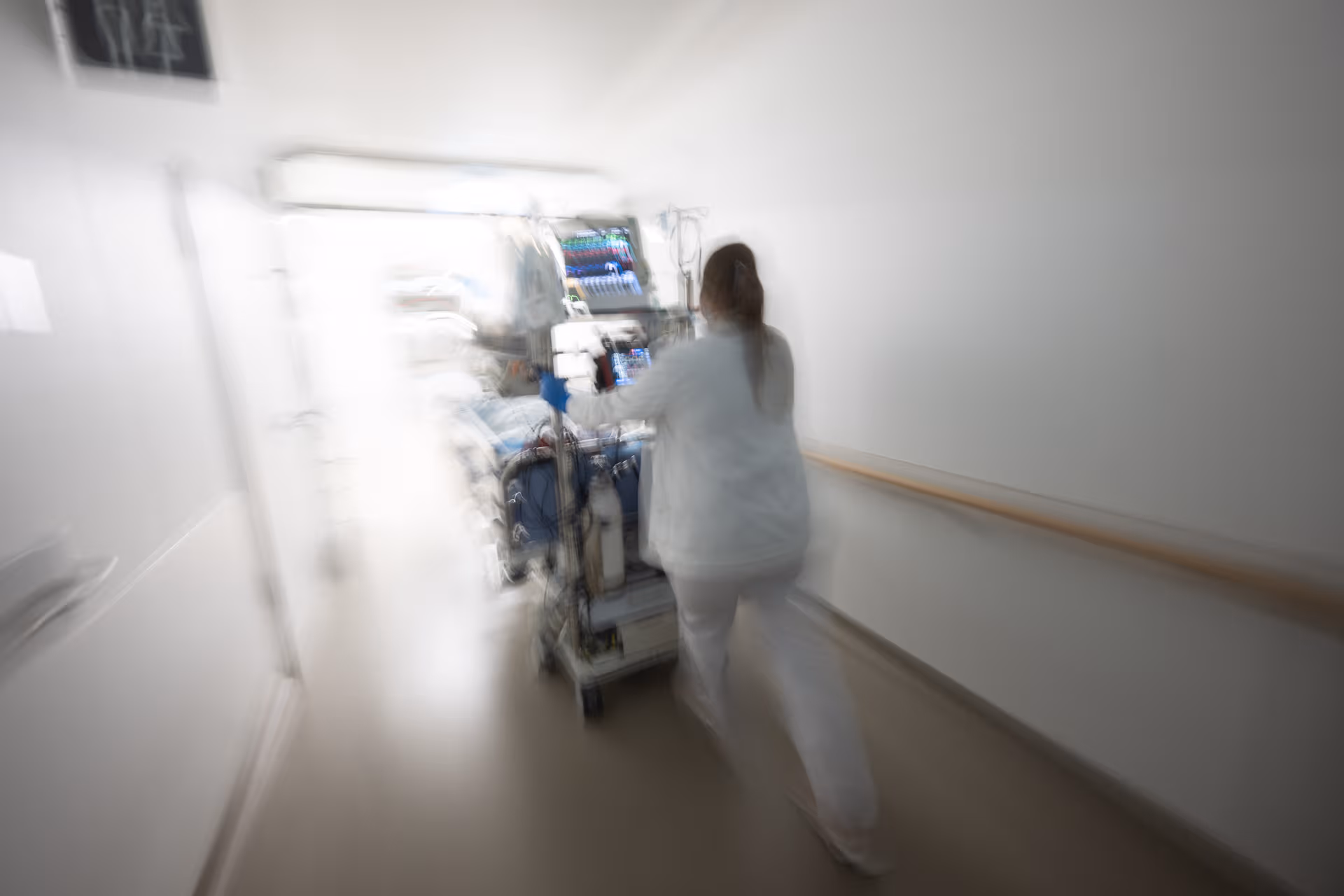 Großbritannien: Krankenschwester verliert Zulassung nach Facebook-Posts über illegale Einwanderung
