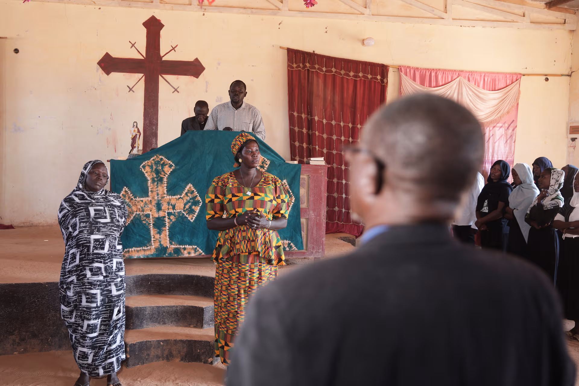 Bombardierte Kirchen, zerstörte Häuser, Vertreibung: „Christsein im Sudan ist ein langer Weg des Leidens“