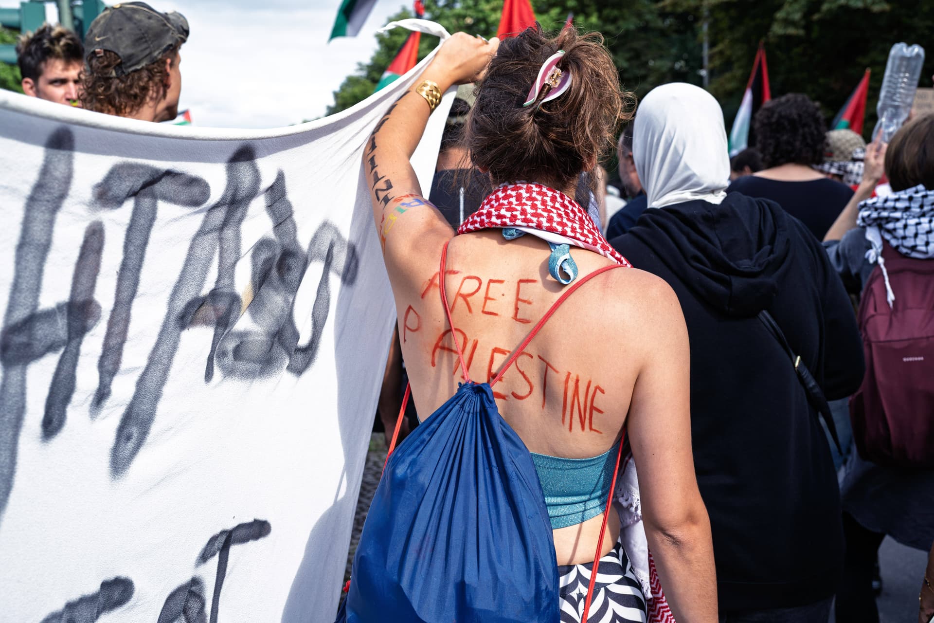 Warum der Feminismus bei Iran, Venezuela und Israel versagt