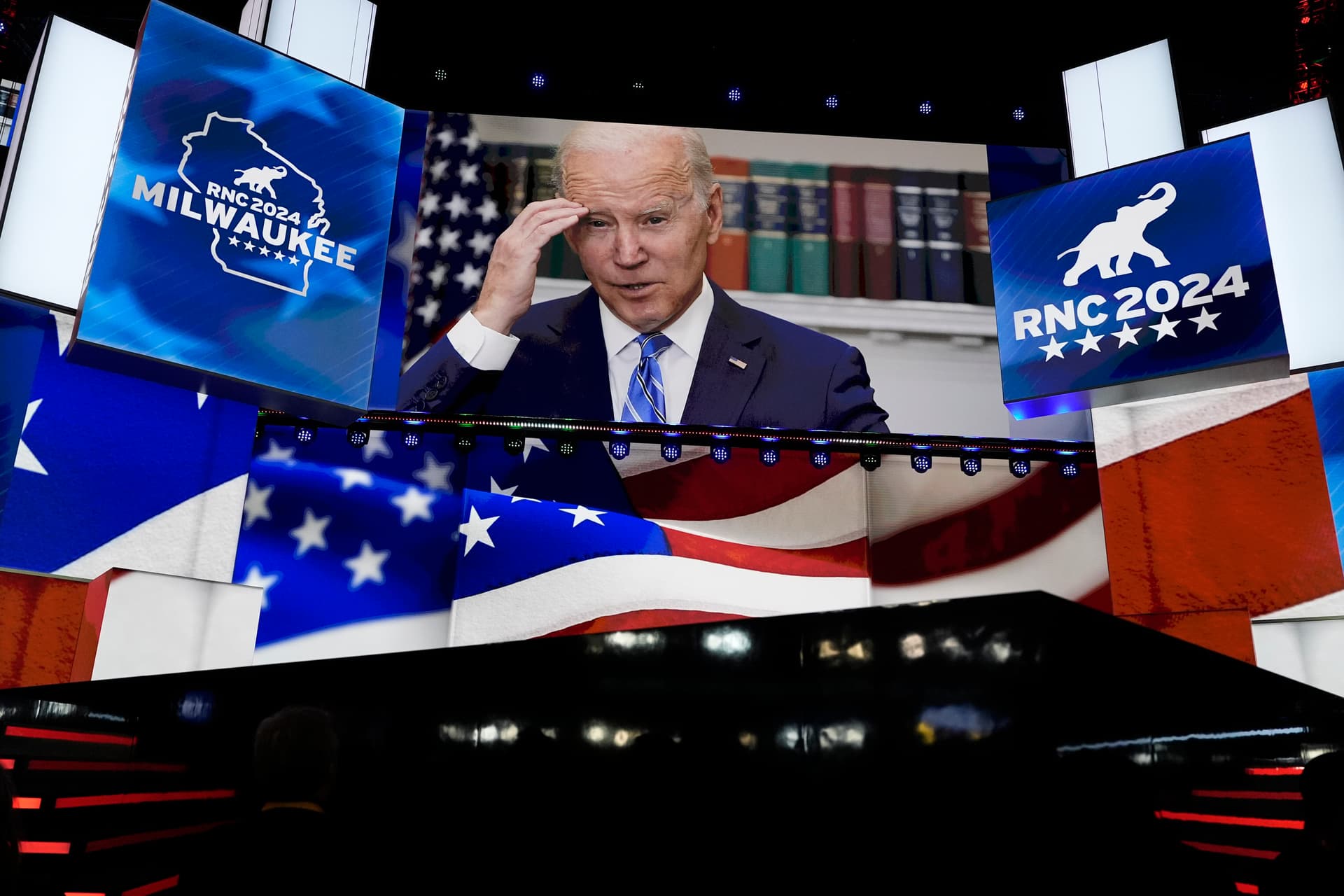 „Sollte seine Kampagne beenden“: Zwölf führende Demokraten stellen sich gegen Joe Bidens Kandidatur