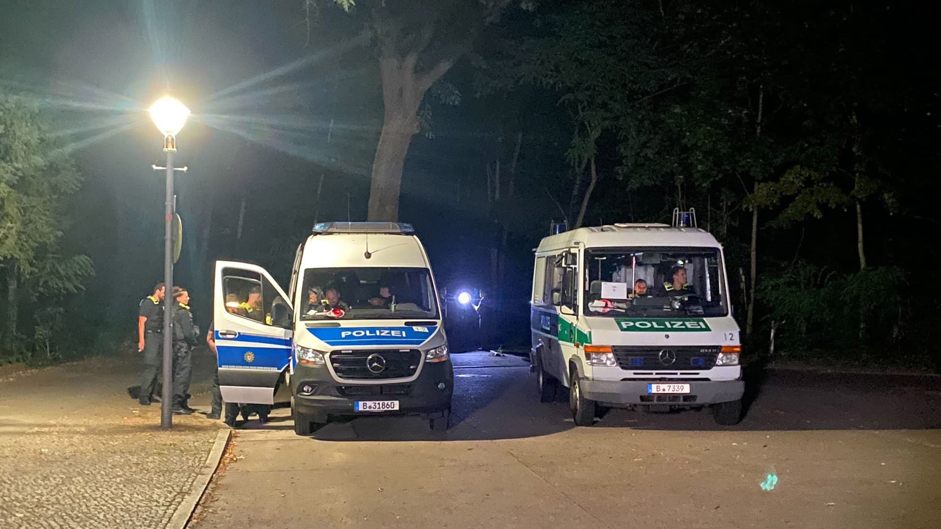 Löwen-Gebrüll im Wald: Polizei jagt jetzt mit Nachtsicht-Drohnen