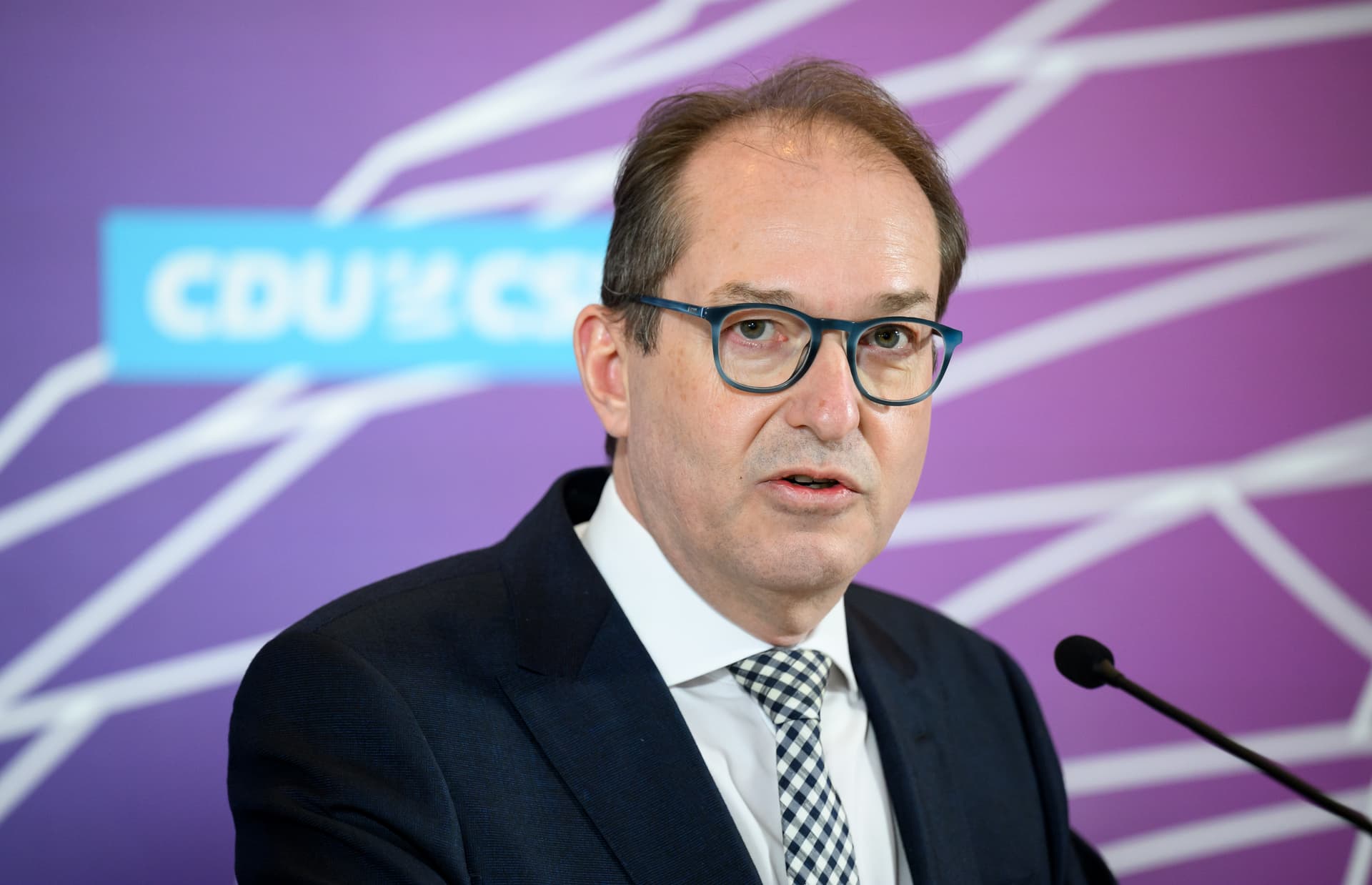 Umstrittene Wahlrechtsreform beschlossen – CSU läuft Sturm!