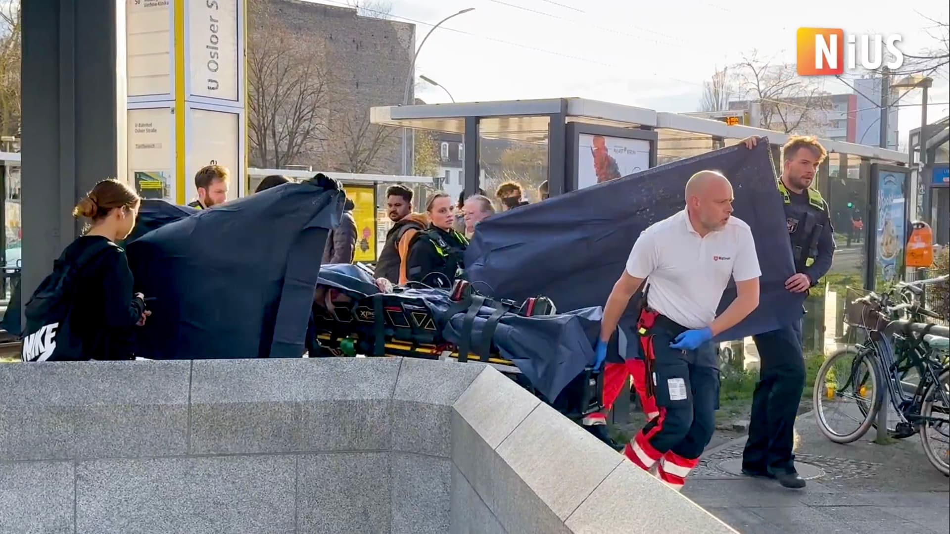 Nach Messerangriff an Osloer Straße in Berlin: Täter flüchtig, ein Mann schwer verletzt im Krankenhaus