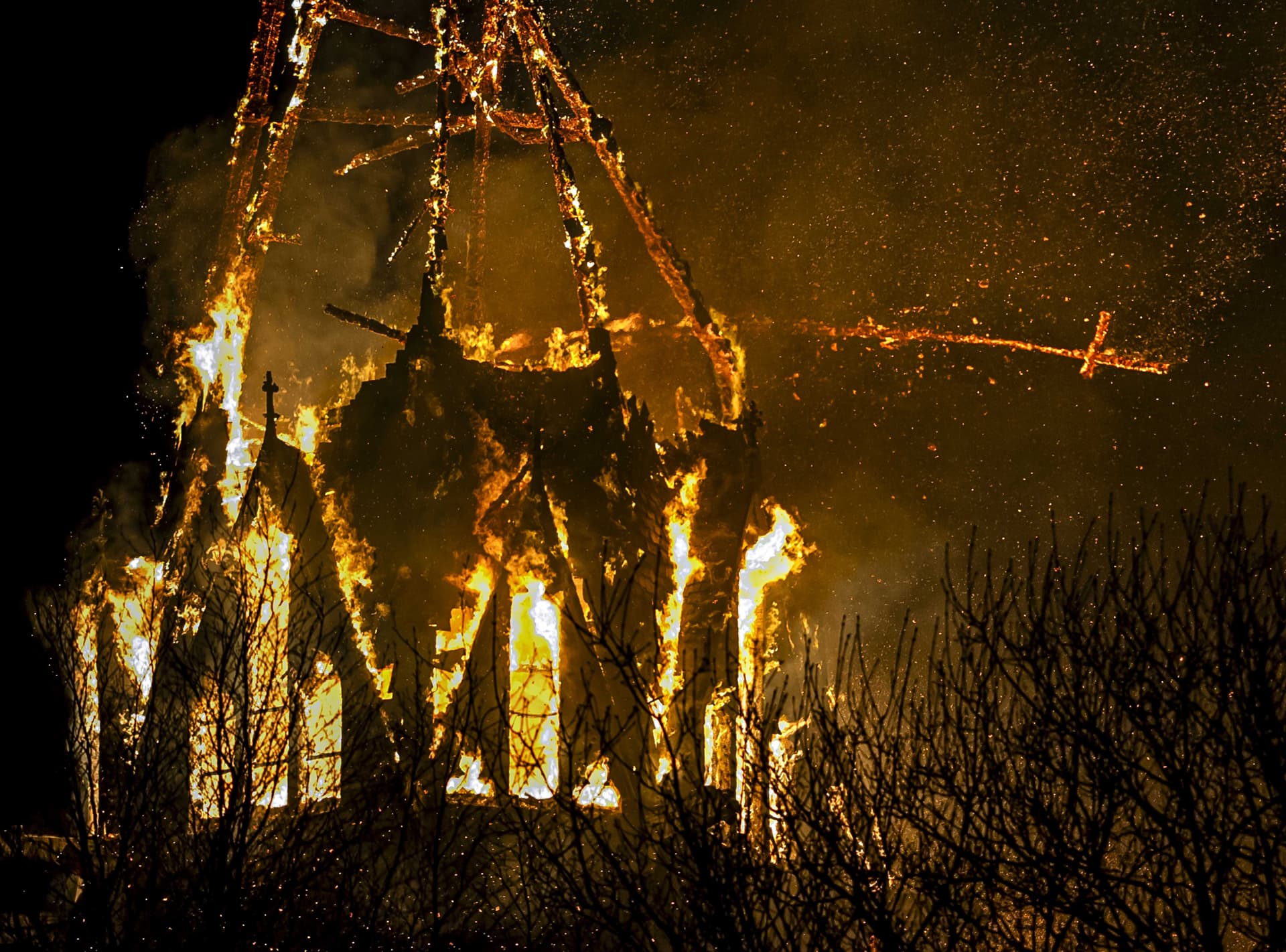 Kriegsszenen, Angriffe auf Beamte und Brandanschläge: An diese neue Silvester-Realität in Europa sollten wir uns nie gewöhnen