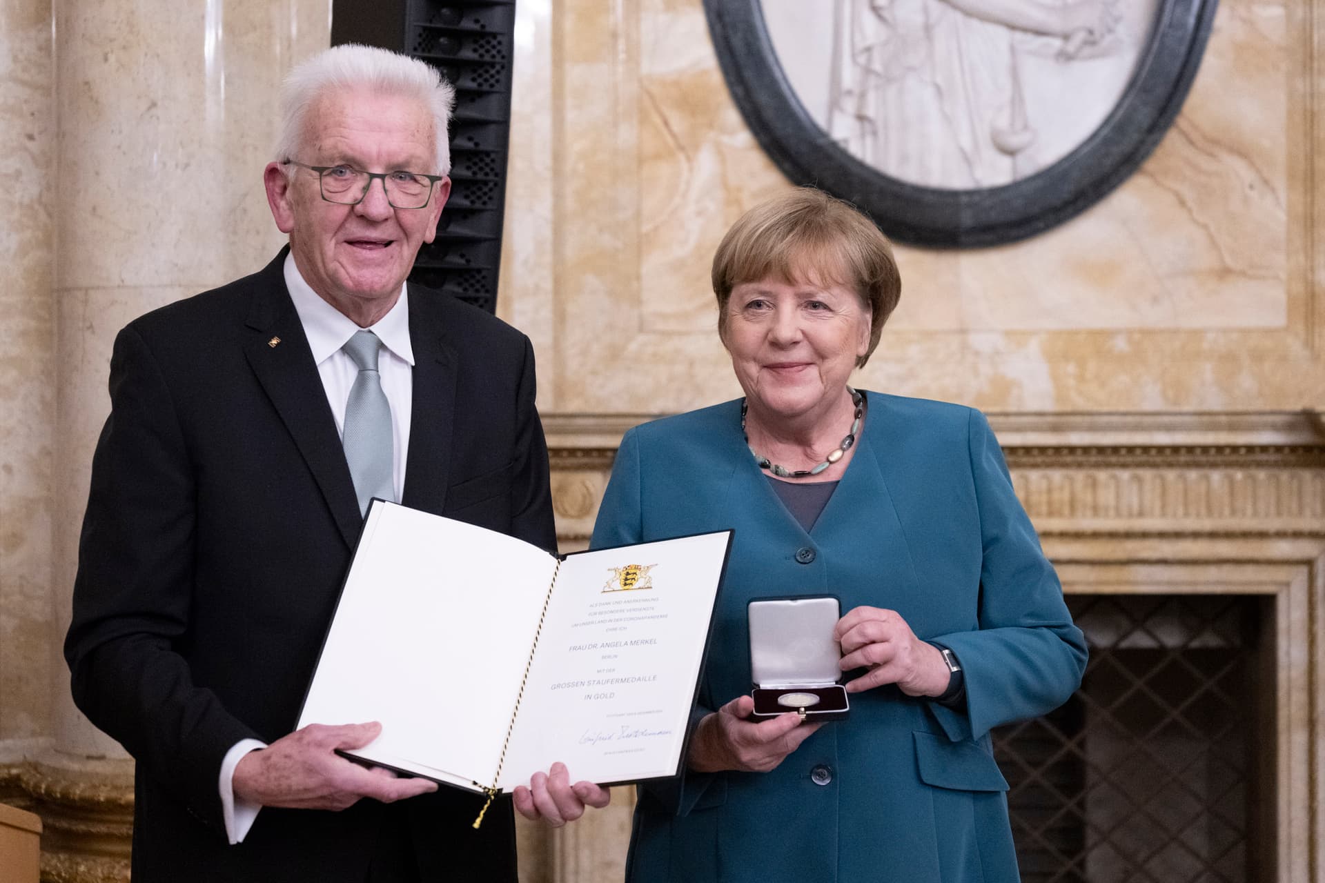 Merkel erhält Ehrenmedaille: „Herausragender Einsatz während der Corona-Pandemie“