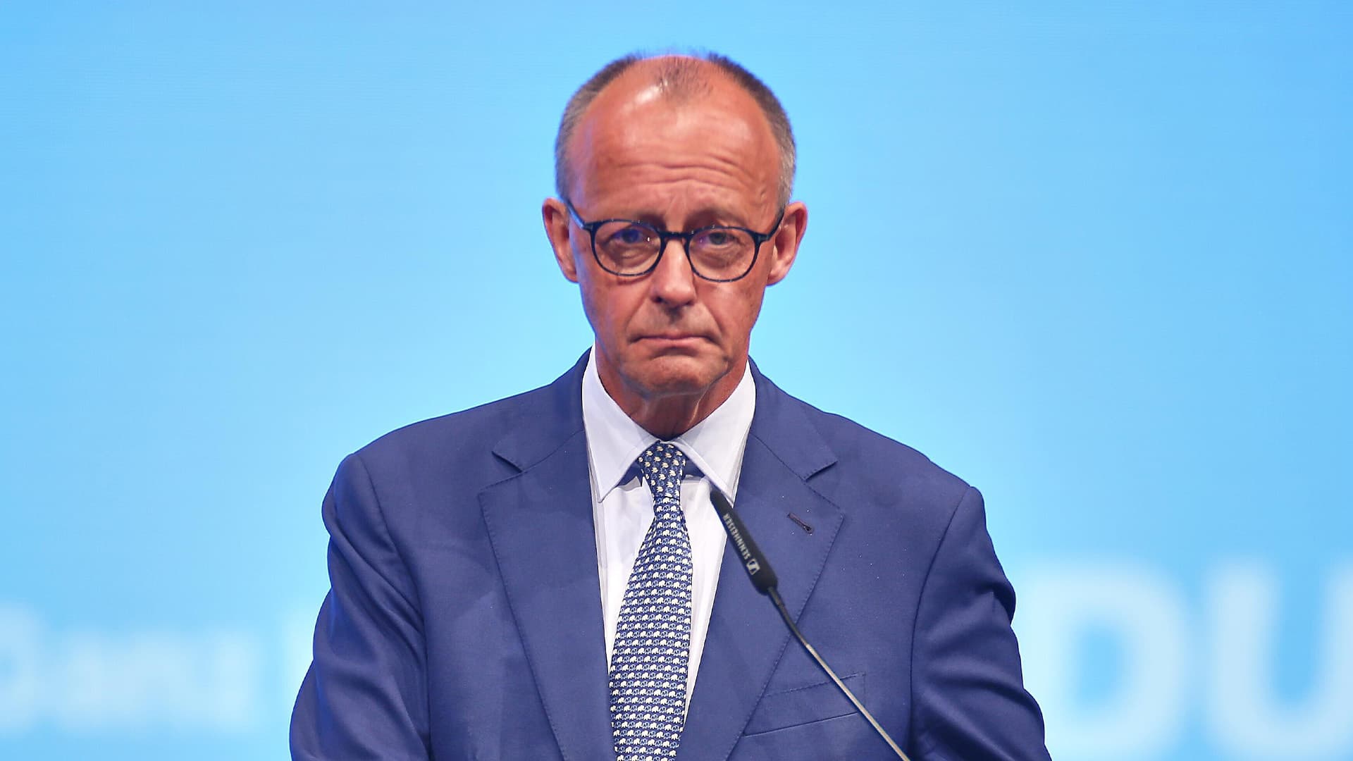 Neue Schock-Zahlen für Merz: Union und AfD in Sonntagsfrage gleichauf