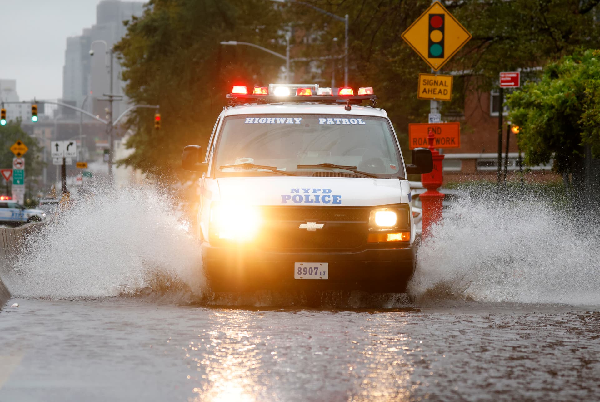 Straßen überflutet: New York City versinkt im Regen