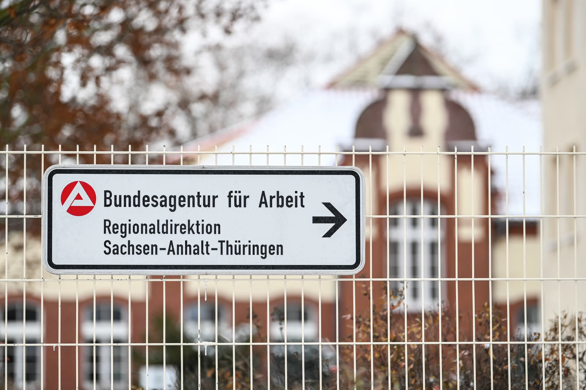 Fast 150.000 Menschen mehr als vor einem Jahr: Arbeitslosigkeit sprunghaft angesteigen