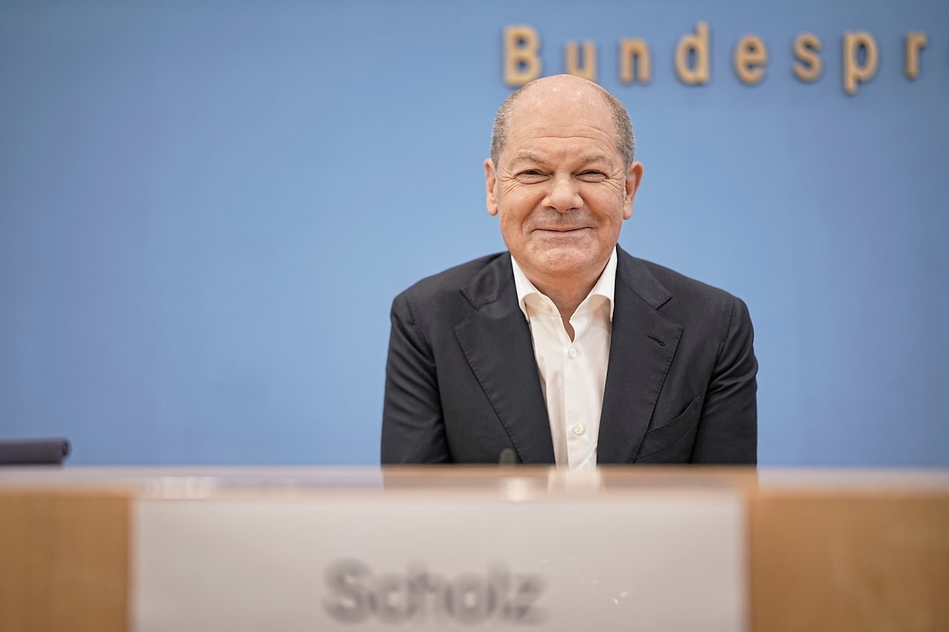 Kanzler Scholz auf Sommer-Pressekonferenz: Ich war vor 40 Jahren das letzte Mal im Freibad