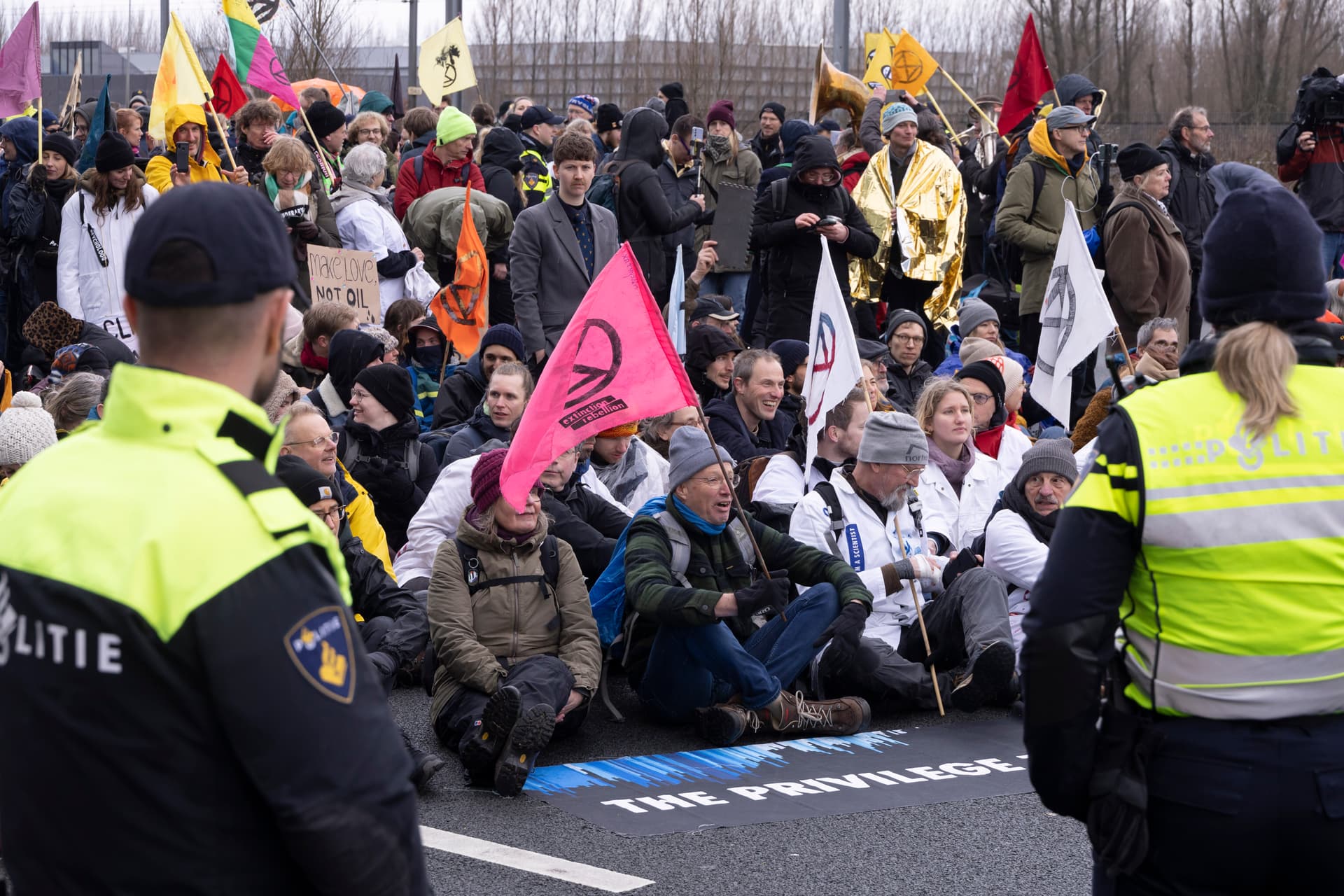 Amsterdam: 326 Klima-Chaoten nach Blockade von Autobahn festgenommen