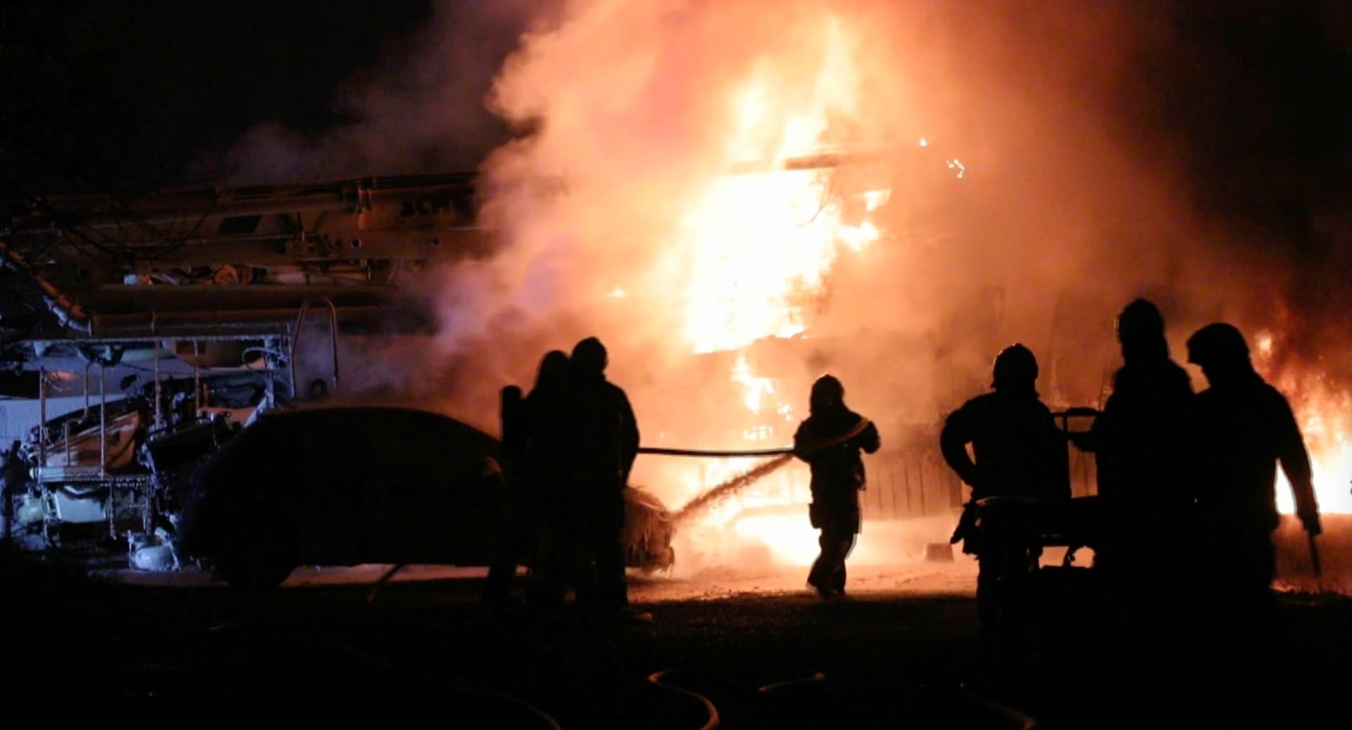 Staatsschutz ermittelt: 17 LKW in Berlin in Flammen!