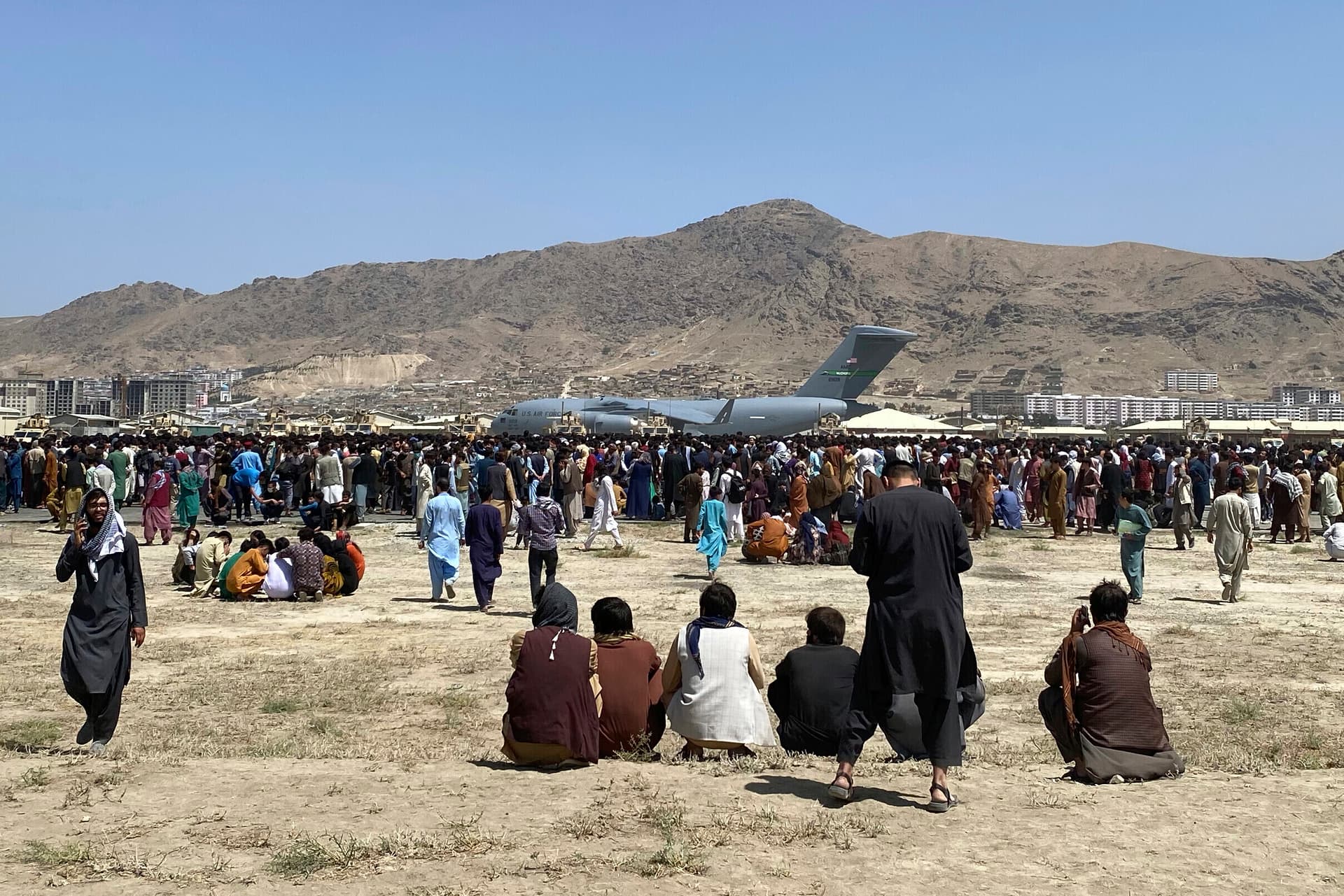 Korrespondent vom Deutschlandfunk erzählt freimütig, wie er Afghanen nach Deutschland holte...