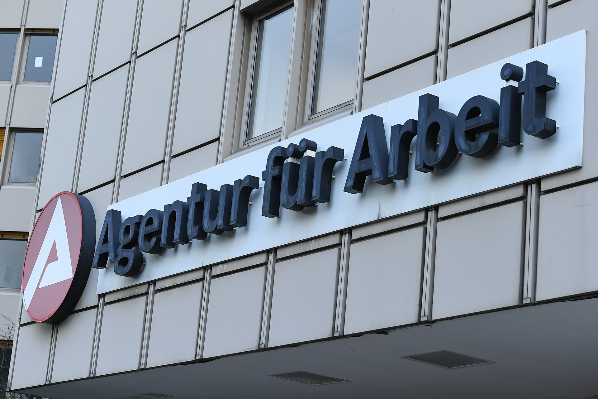 Arbeitslosenquote knallt rauf! 170.000 mehr Menschen haben keinen Job