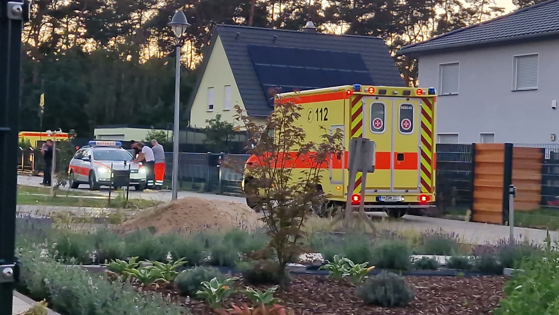 Alptraum in Brandenburg: Junge (2) ertrinkt im Gartenpool – Mutter war nur kurz im Haus