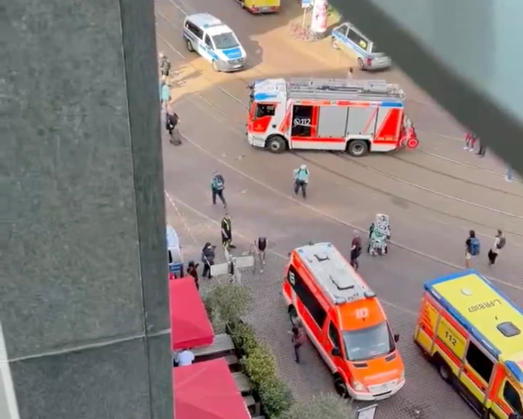 Offenbar Tote! Auto rast in Menschengruppe in Leipzig