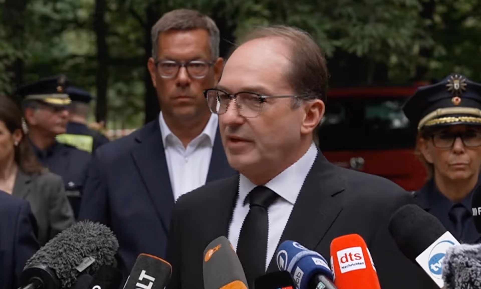 Dobrindt: Abdul Rahman Ballout ging nach Terrorfahrt mit Machete auf Opfer los – mindestens 29 Verletzte