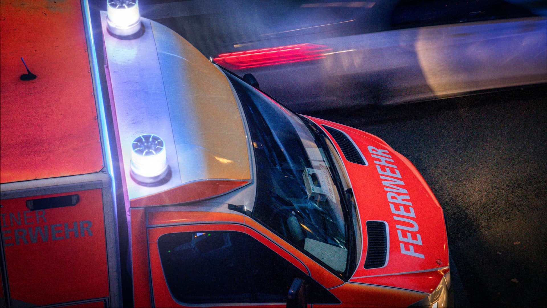 Mob in Berlin stoppt Notfall-Fahrt: 50 Männer zwingen Rettungswagen, zwei Opfer einer Messerstecherei mitzunehmen