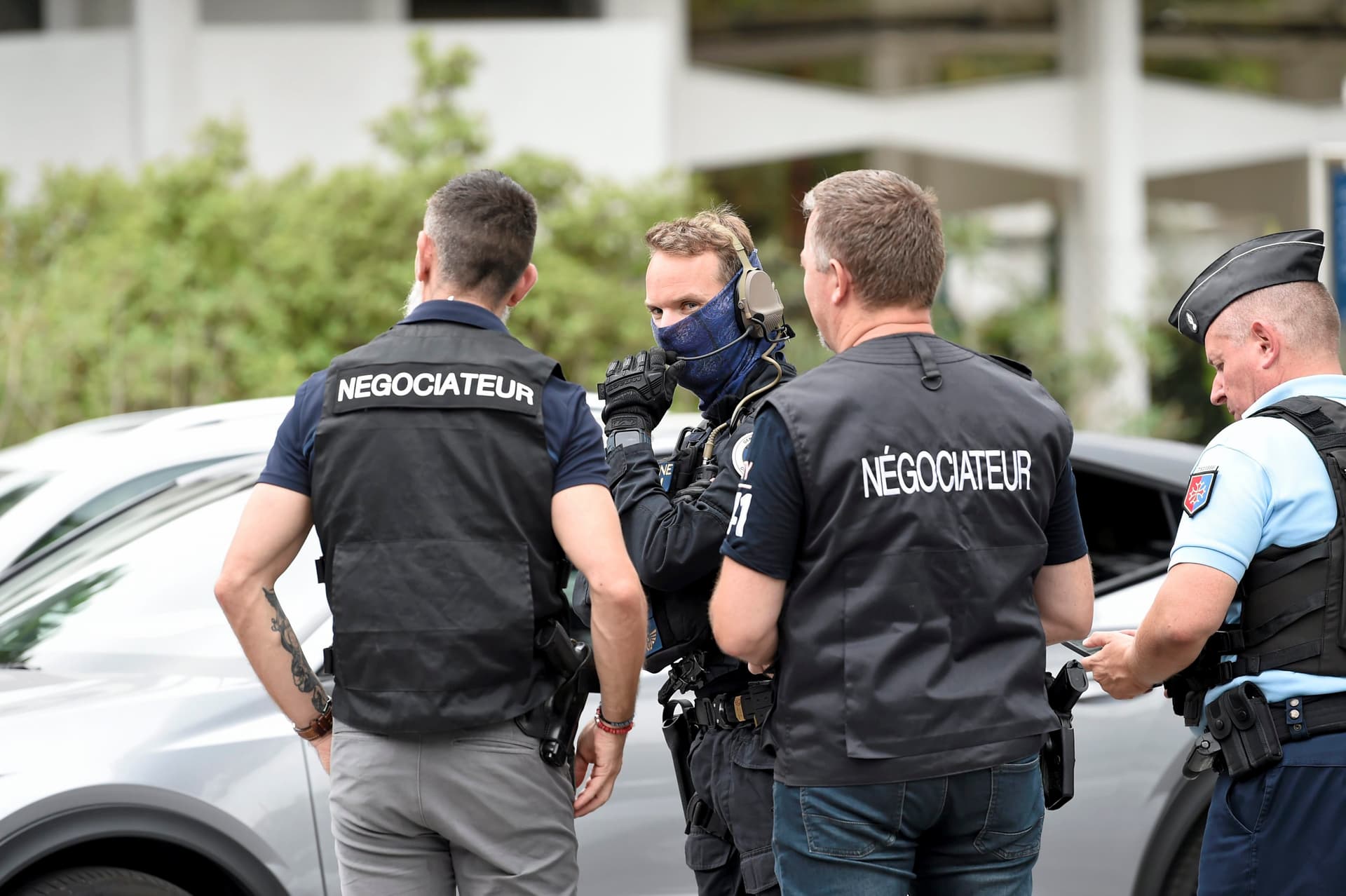 Terroranschlag in Frankreich: Islamist mit Palästina-Flagge setzt Synagoge in Brand, dann schießt er auf Polizisten