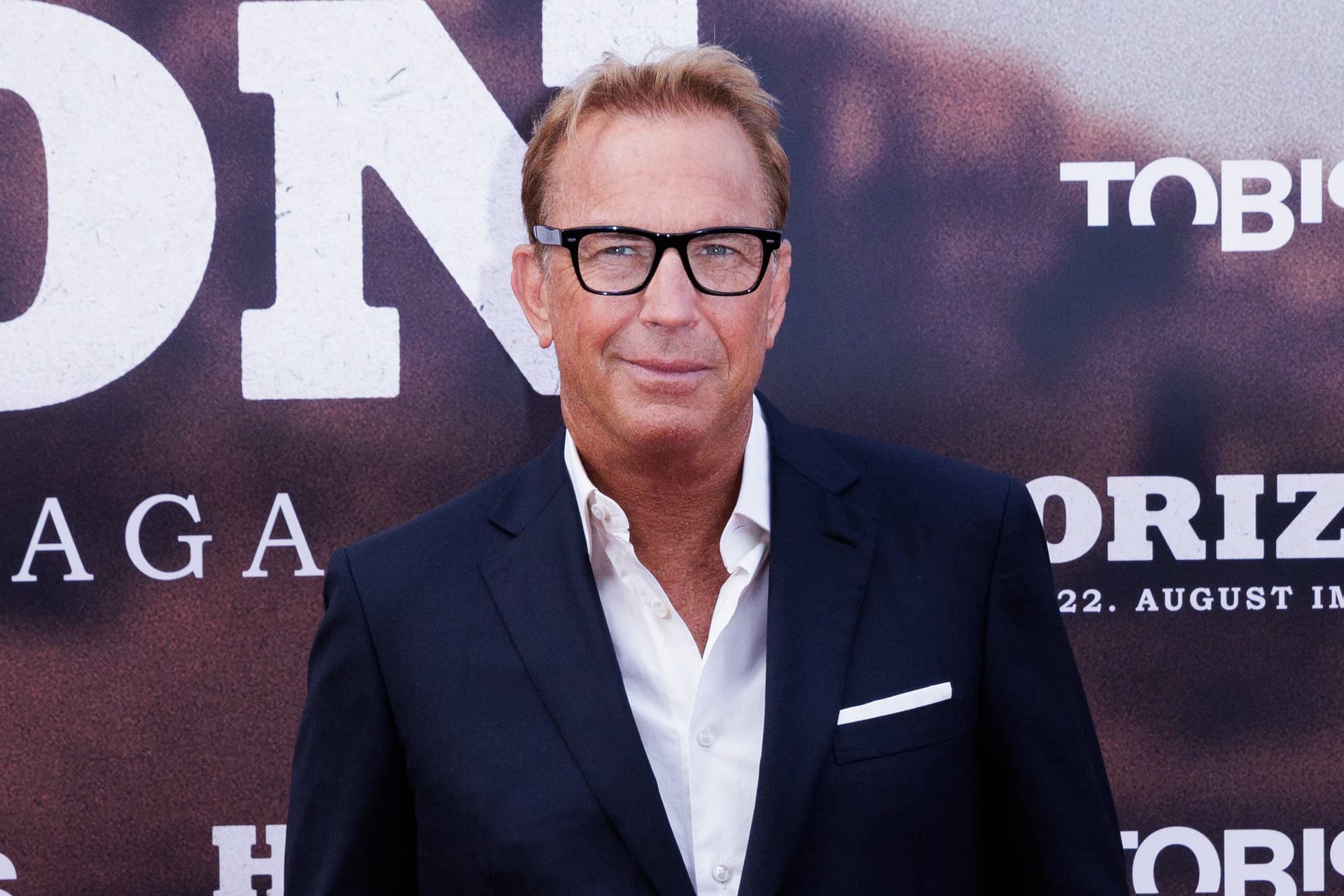 Sexy wie eh und je: Kevin Costner reitet mit seinem neuen Western-Film in Berlin ein