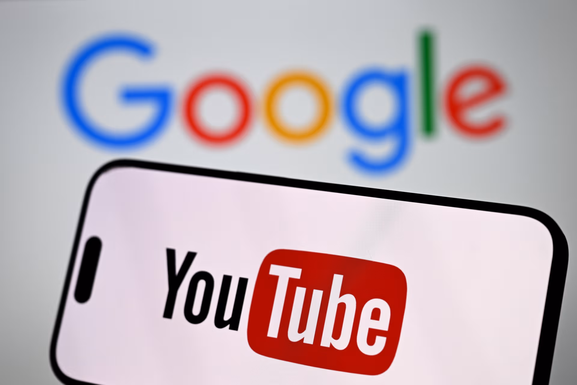 Google gibt Zensur unter Biden zu und verspricht Wiederzulassung von YouTube-Konten