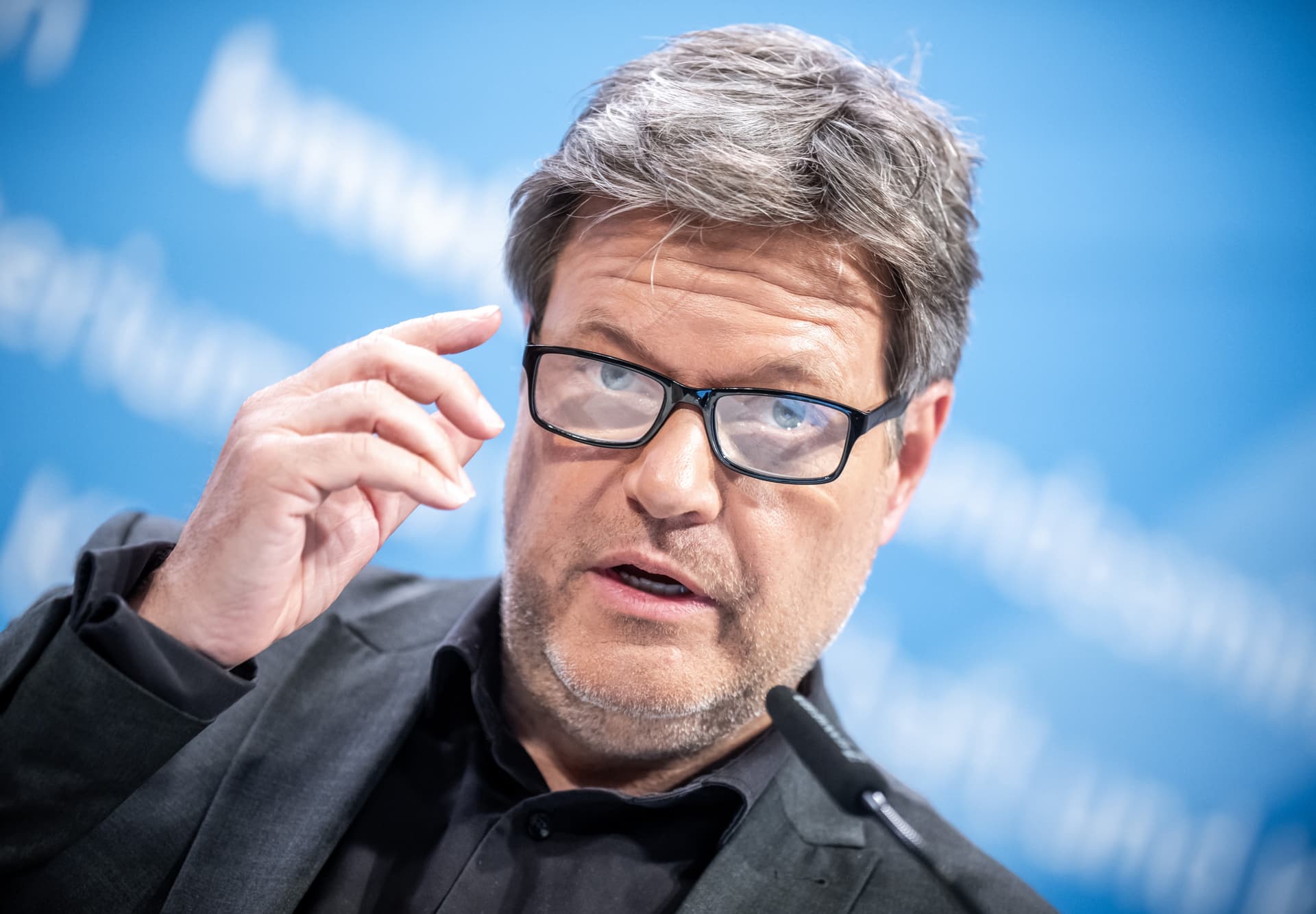Schock für Grünen-Minister Habeck: Wärmepumpen-Verkäufe um die Hälfte eingebrochen!
