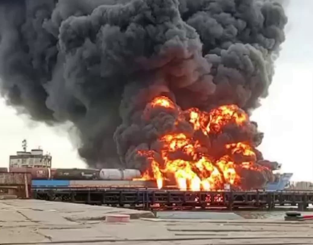 Raketenangriff: Ukraine jagt russischen Treibstofftanker in die Luft