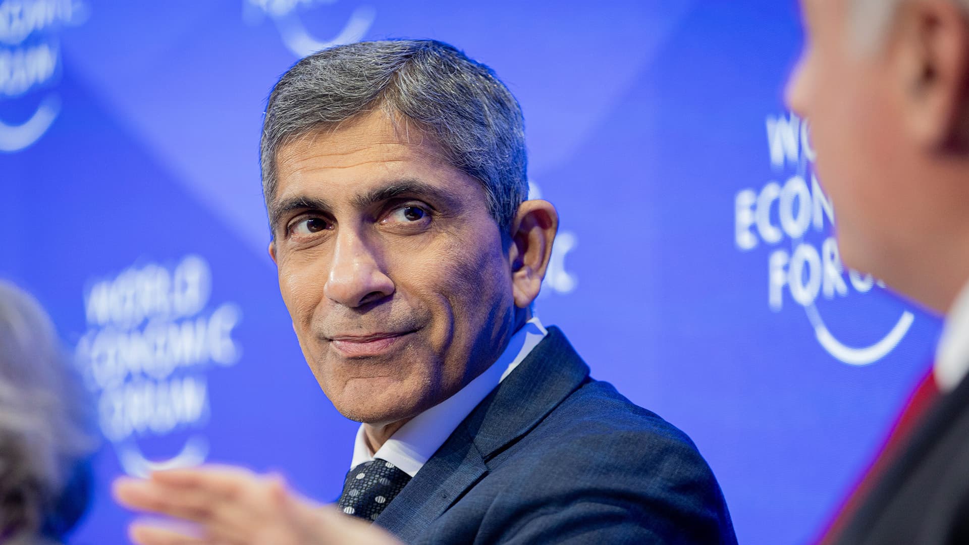 Honeywell-CEO erteilt Energiewende eine Absage: „Solarenergie kann keinen Stahl produzieren“