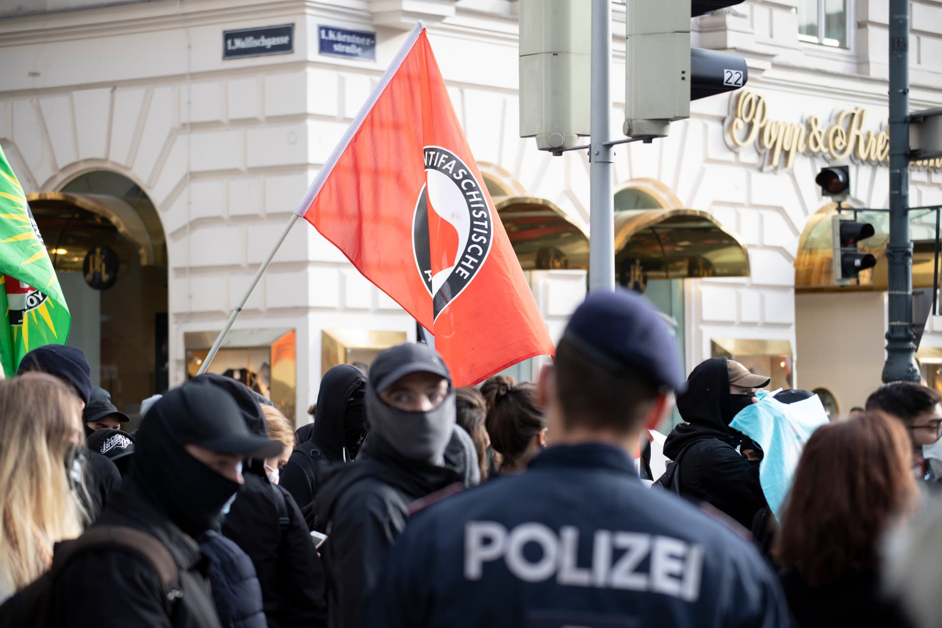Verfassungsschutz verkündet offiziell: „Auch wir sind Antifa. Selbstverständlich“