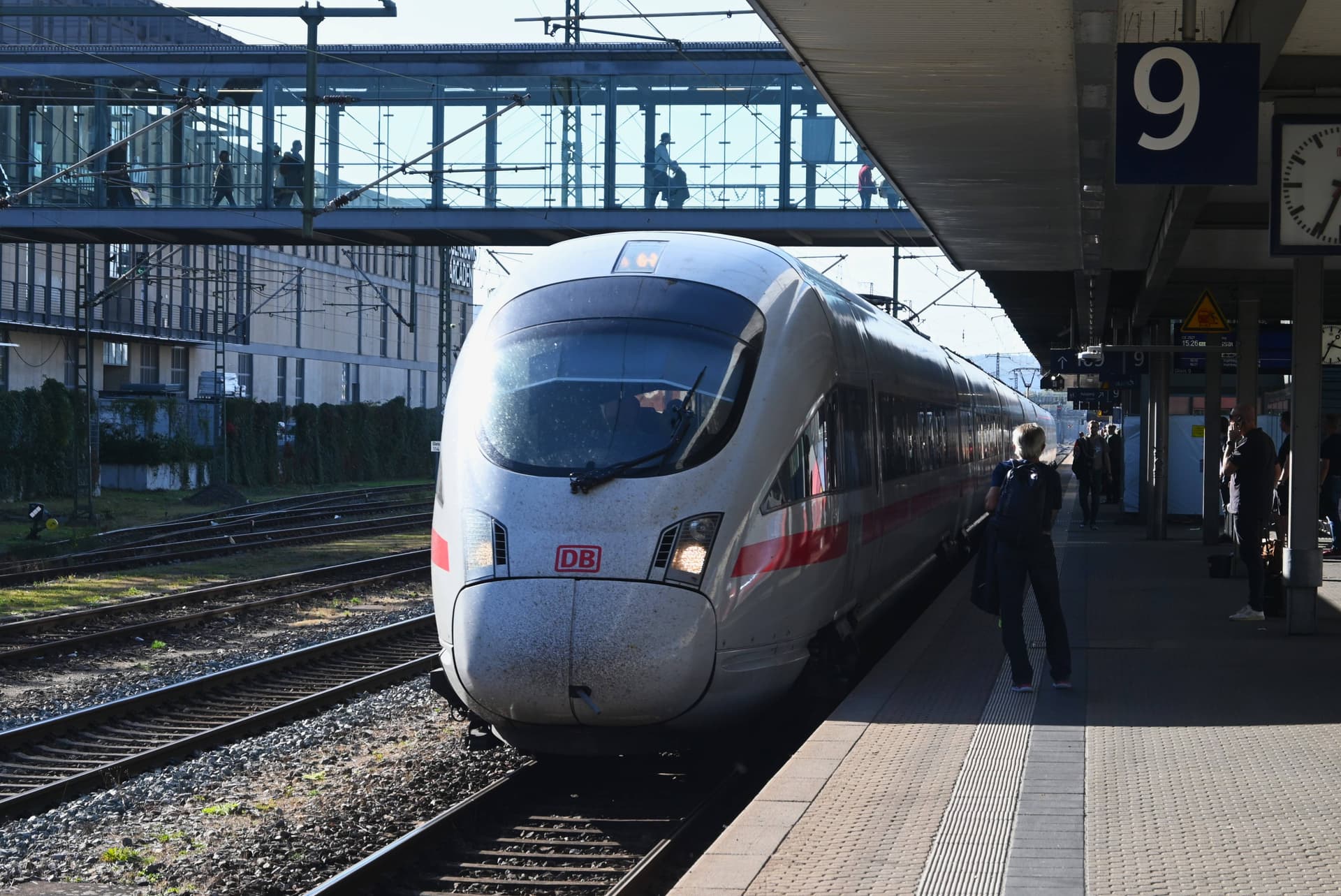 Österreicher verpassen EM-Spiel in Düsseldorf – natürlich wegen der Deutschen Bahn!