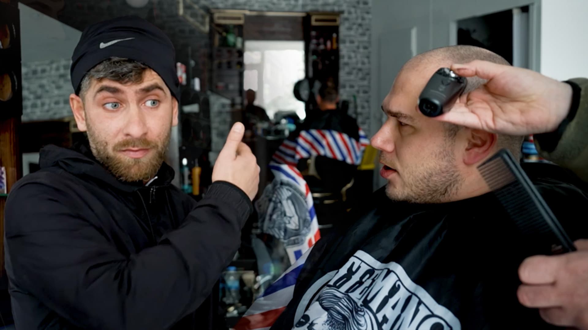 NIUS-Reporter im Barbershop während Stromausfall: „Wir haben für alles Geld – aber wenn es um das eigene Land geht, knickt man ein“
