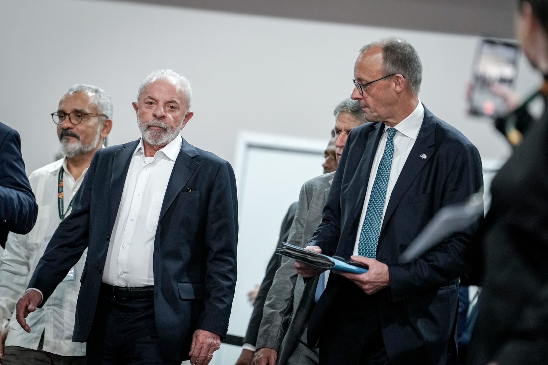 Er hätte lieber tanzen gehen sollen: Brasilien-Präsident Lula kontert Merz’ Arroganz-Anfall in Belém